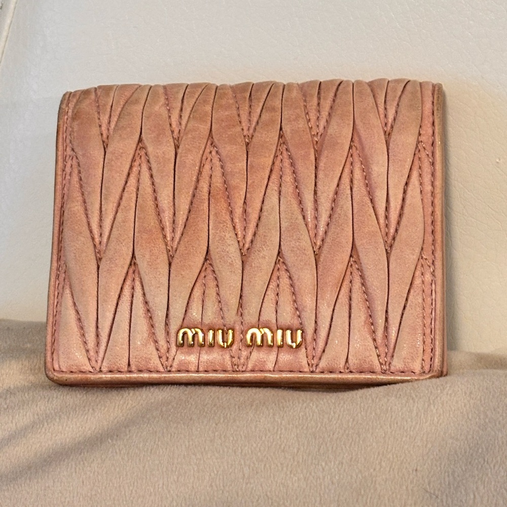 MIU MIU Matelasse Orchidea Blush Pink Quilted Compact Wallet W/ COA - Picture 2 of 15
